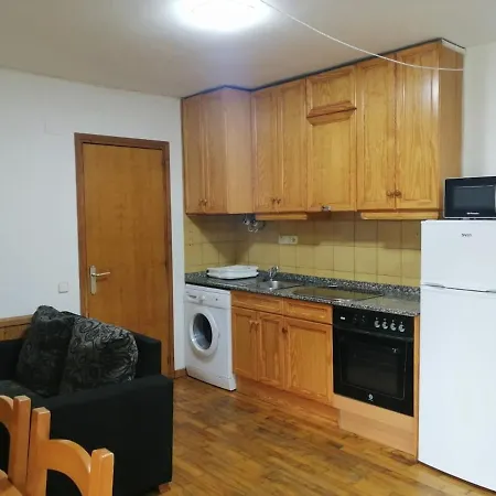 Estudio En Planta Baja Con Piscina En Verano *